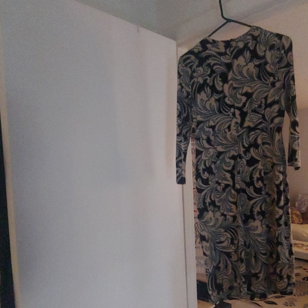 Dress - Picture 2 of 2